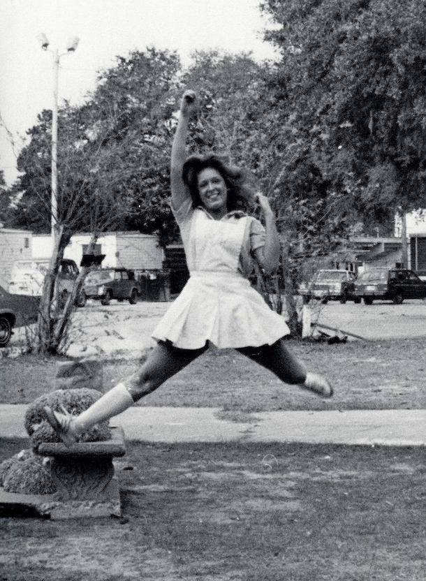 St A cheerleader